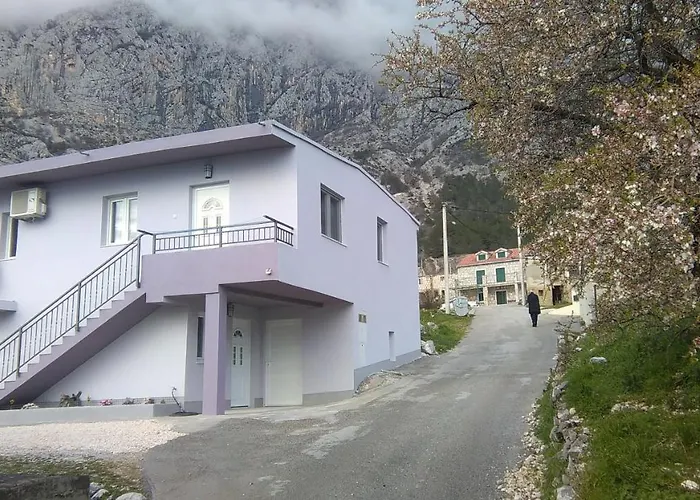 Koko With Private Jacuzzi Apartment Makarska