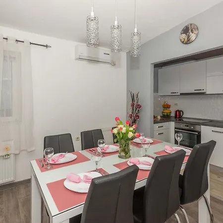 Koko With Private Jacuzzi Makarska