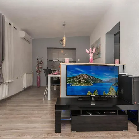 Koko With Private Jacuzzi * Makarska