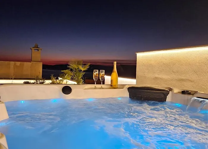 Koko With Private Jacuzzi Apartment Makarska