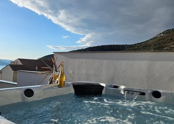 Koko With Private Jacuzzi 马卡尔斯卡