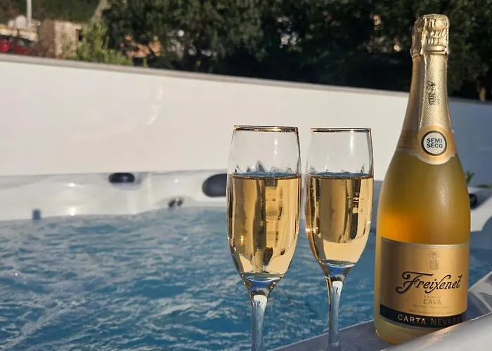 公寓 Koko With Private Jacuzzi