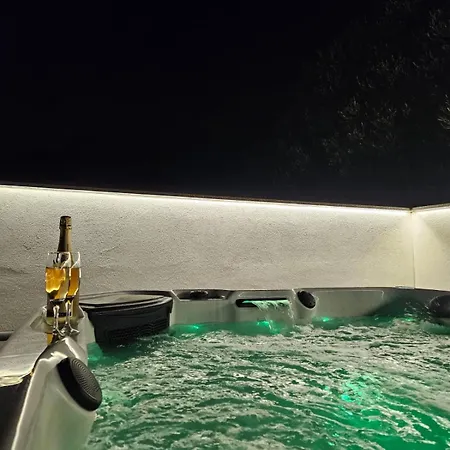 Koko With Private Jacuzzi * Makarska